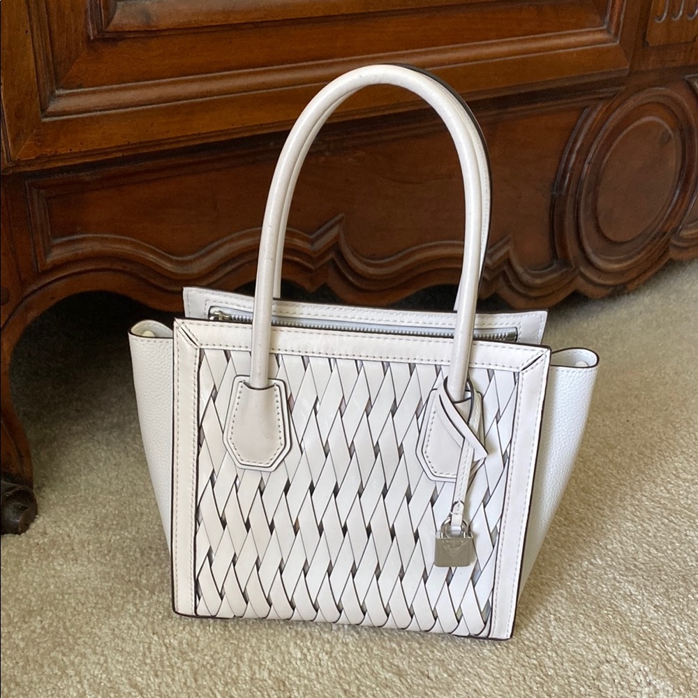 Elegant White Michael Kors crossbody Handbag